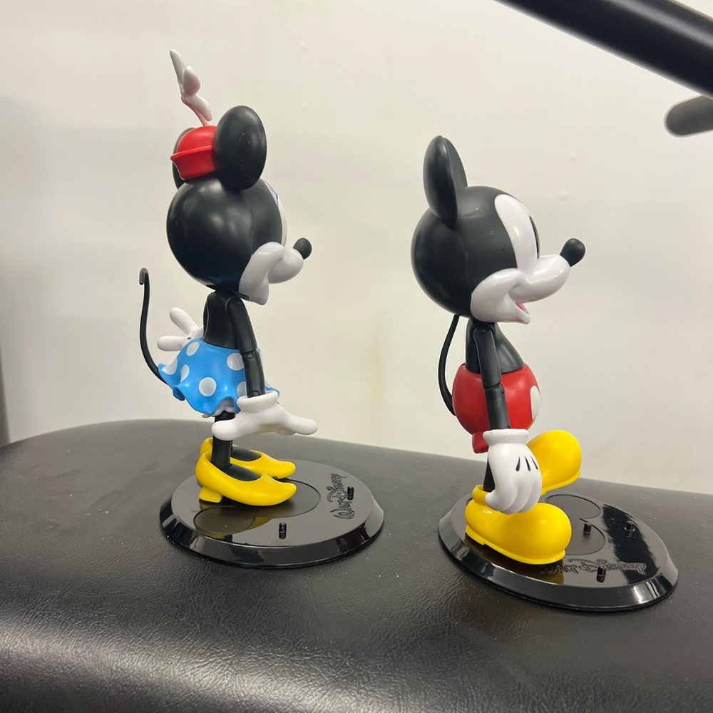 Disney Mickey and Minnie Mouse Collectible Figures - Picture 6 of 8